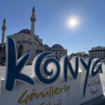 Konya’da soğuk ve güneşli hava sürerken, Türkiye’nin diğer yerlerinde kar yağışı görüldü.