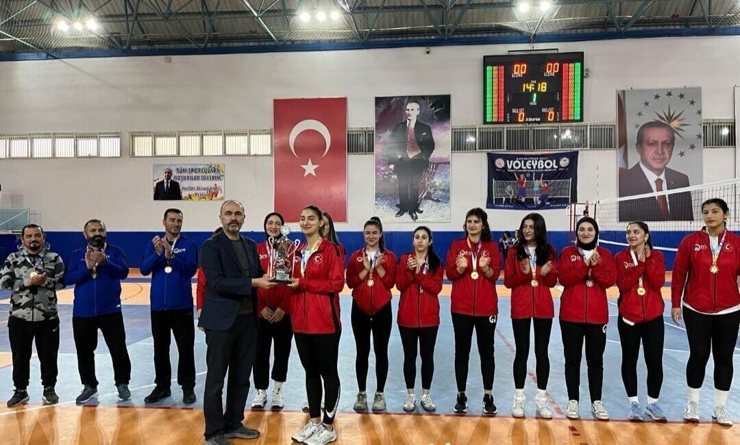 Türkiye Voleybol Şampiyonası, Türkiye Üniversite Federasyonu (TÜSF) tarafından 24-28 Kasım