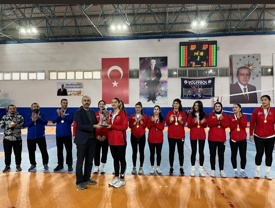 Türkiye Voleybol Şampiyonası, Türkiye Üniversite Federasyonu (TÜSF) tarafından 24-28 Kasım