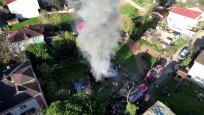 Tuzla Aydınlı Mahallesi'ndeki bir gecekondda çıkan yangın, kısa sürede büyüyerek