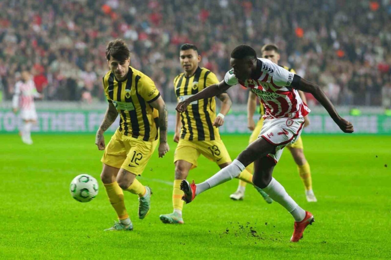 Samsunspor, UEFA Konferans Ligi mücadelesinde AEK Atina'yı 1-0 önde kapattığı