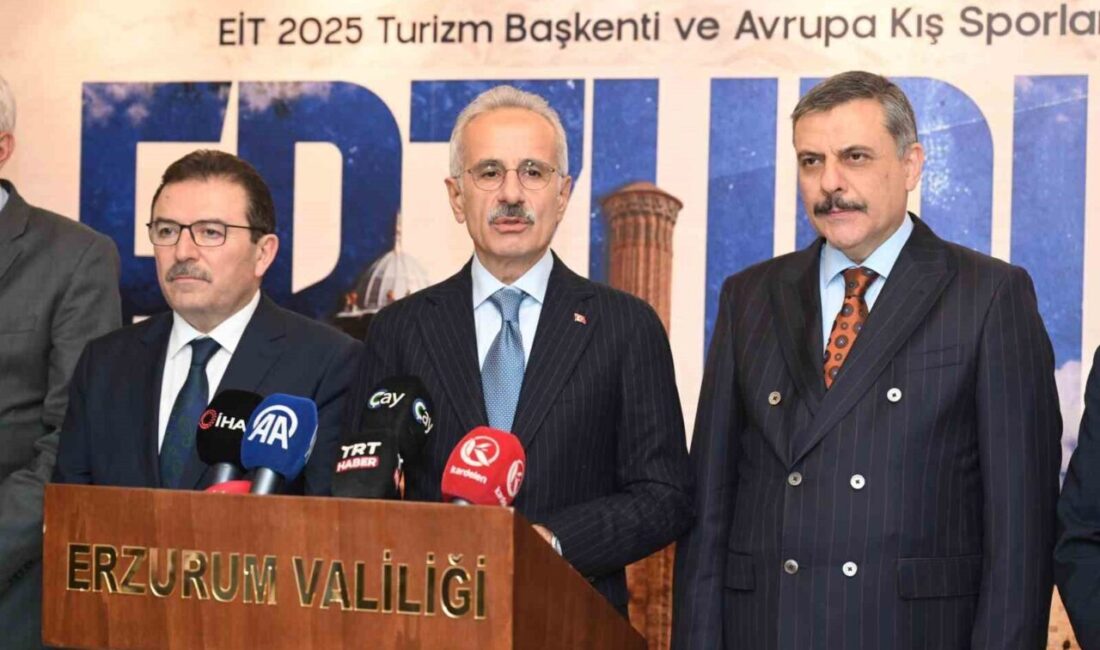 Ulaştırma ve Altyapı Bakanı Abdulkadir Uraloğlu, Erzincan-Erzurum-Kars hızlı tren hattı