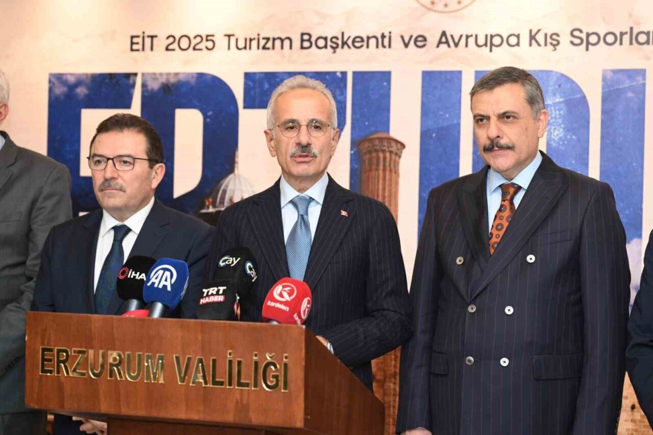 Ulaştırma ve Altyapı Bakanı Abdulkadir Uraloğlu, Erzincan-Erzurum-Kars hızlı tren hattı