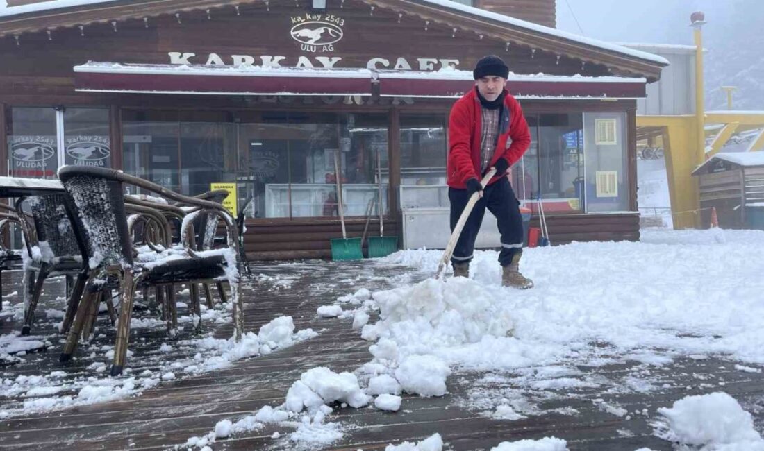 Uludağ'da kar kalınlığı 10 santimetreye yaklaştı ve son 24 saatte