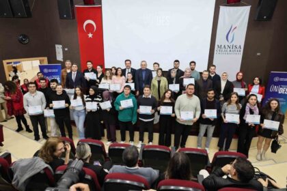 Manisa’da ÜNİDES Sertifika Belgesi Teslim Töreni, Gençlik Hizmetleri Genel Müdürlüğü tarafından gerçekleştirildi