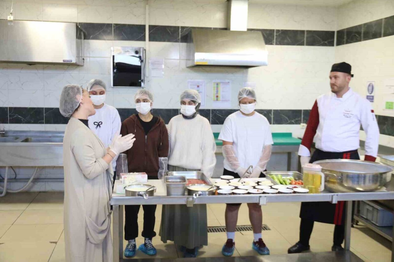 Eskişehir'de Hızır Bey Kredi ve Yurtlar Kurumu'nda düzenlenen "Ninemin Tarifleri"