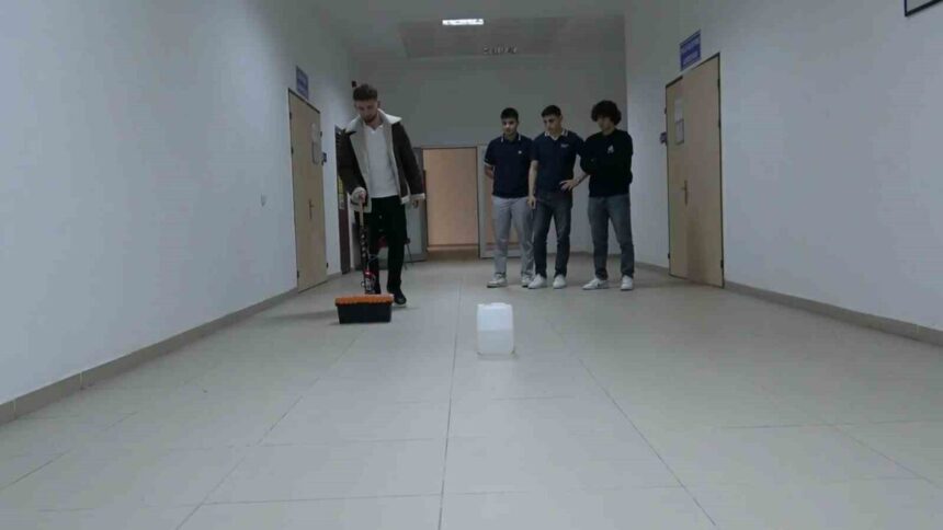 Sinop’ta üniversite öğrencileri, görme engellilerin hayatını kolaylaştıracak projeler geliştirdi.