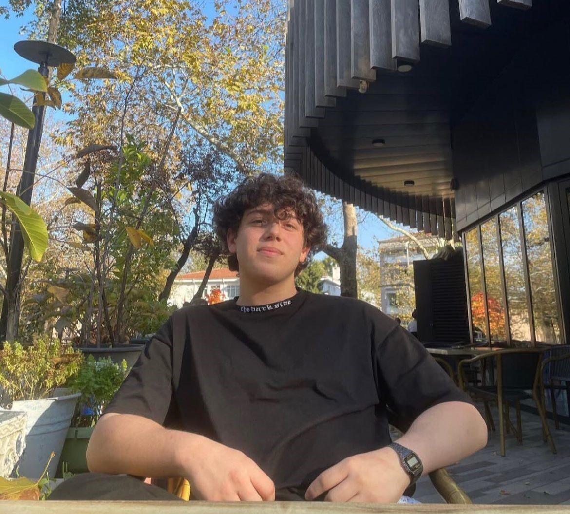 Bursa’nın Yıldırım ilçesinde, 22 yaşındaki üniversite öğrencisi Enes Özer, yağmurlu