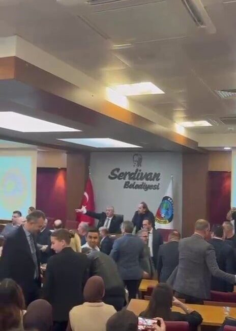Serdivan Belediyesi Aralık ayı meclis toplantısında CHP'li meclis üyesi Yıldıray