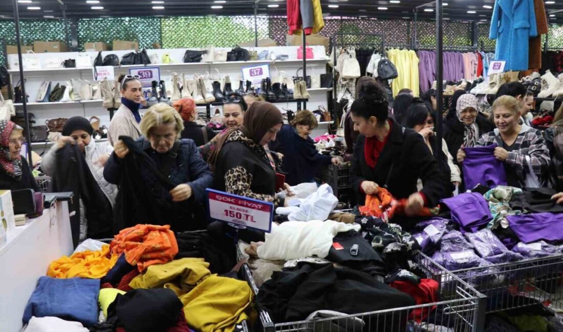 Denizli'deki Cinkaya Alışveriş Merkezi, dünyaca ünlü markaların fazla stok ürünlerini