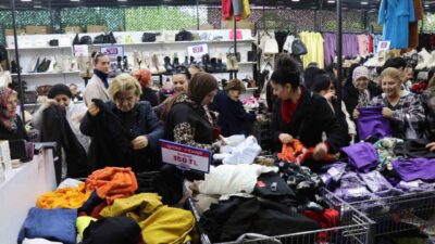 Denizli'deki Cinkaya Alışveriş Merkezi, dünyaca ünlü markaların fazla stok ürünlerini