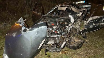 Uşak'ta meydana gelen trafik kazasında, Ümit Güneş'in kullandığı otomobil refüje