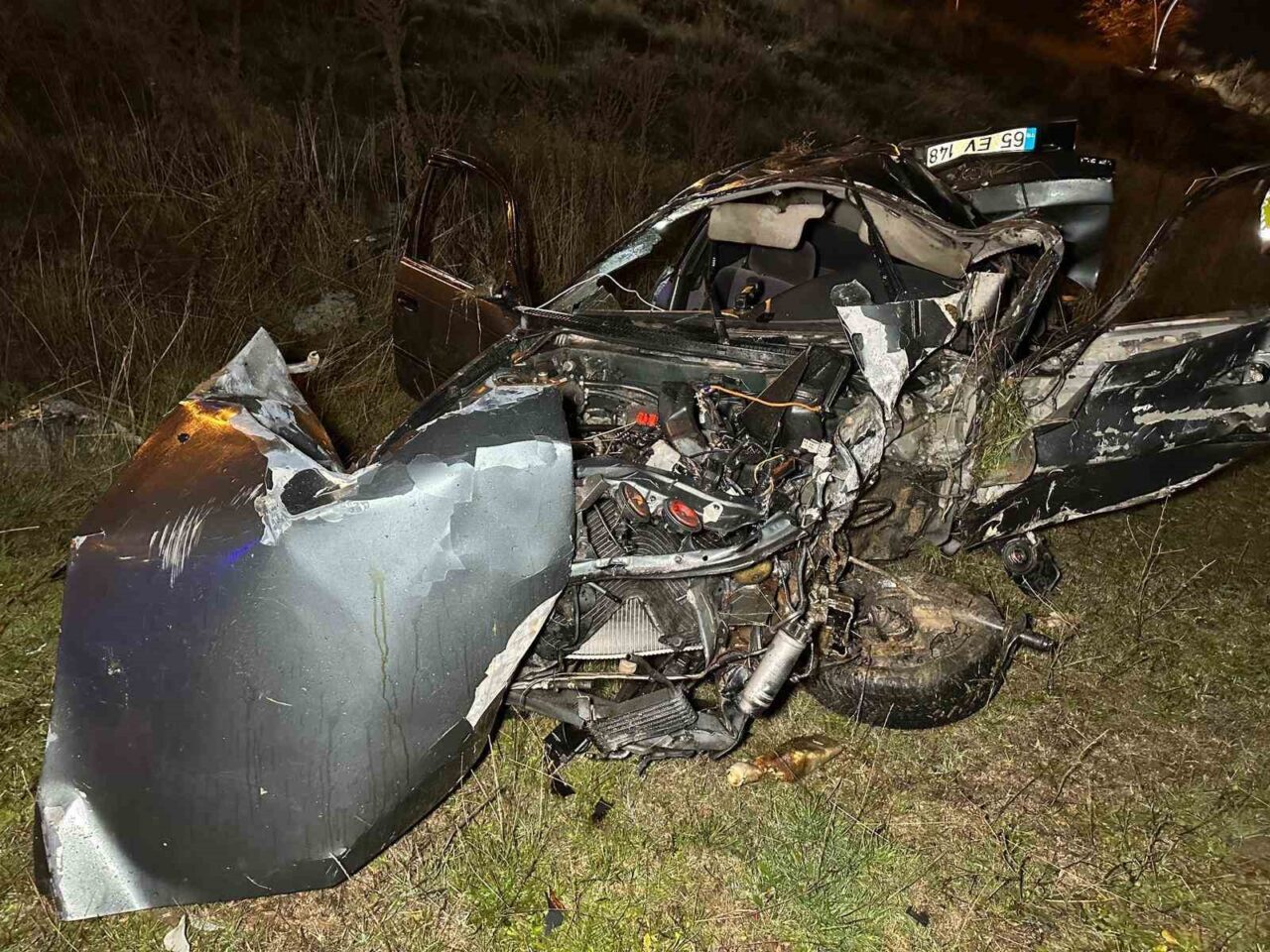 Uşak'ta meydana gelen trafik kazasında, Ümit Güneş'in kullandığı otomobil refüje