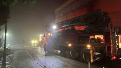 Uşak’ta bir poşet fabrikasında çıkan yangın, hızlı ekip müdahalesiyle kontrol