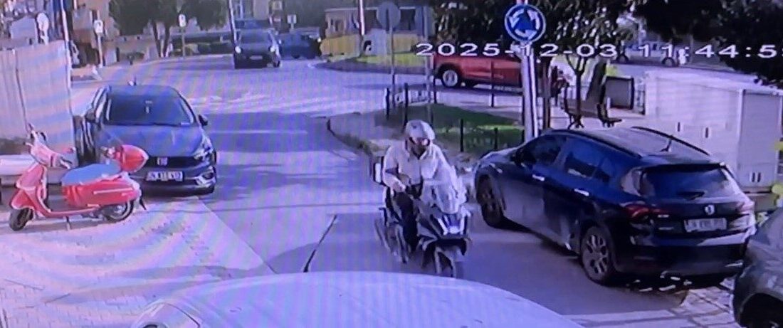 Üsküdar’da İETT Otobüsü Börekçiye Çarparak Yaralılar Oluşturdu İstanbul Üsküdar'da bir İETT otobüsü, kontrolden çıkarak bir araca çarpıp