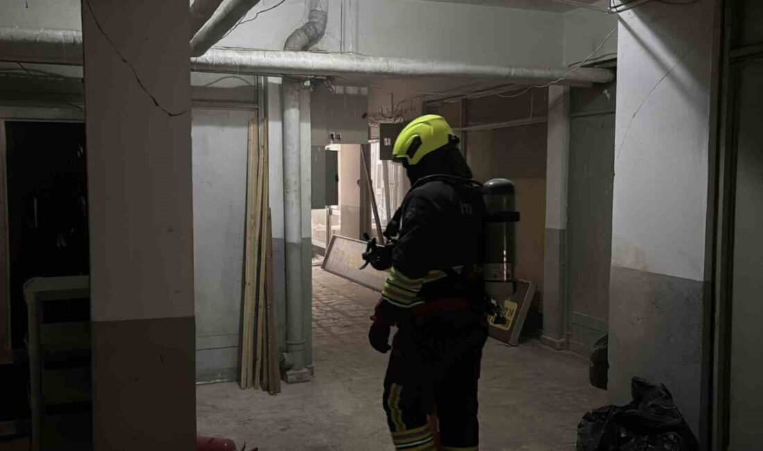 Bolu'daki 5 katlı iş merkezinin elektrik pano kısmında çıkan yangın,