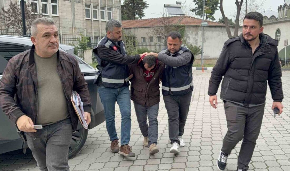 Samsun’da Üvey Babanın Tartışma Sonucu Üvey Oğlunu Bıçaklayarak Öldürdüğü İddia Ediliyor Samsun'un İlkadım ilçesinde Hüseyin K. (55), tartıştığı üvey oğlu Adem