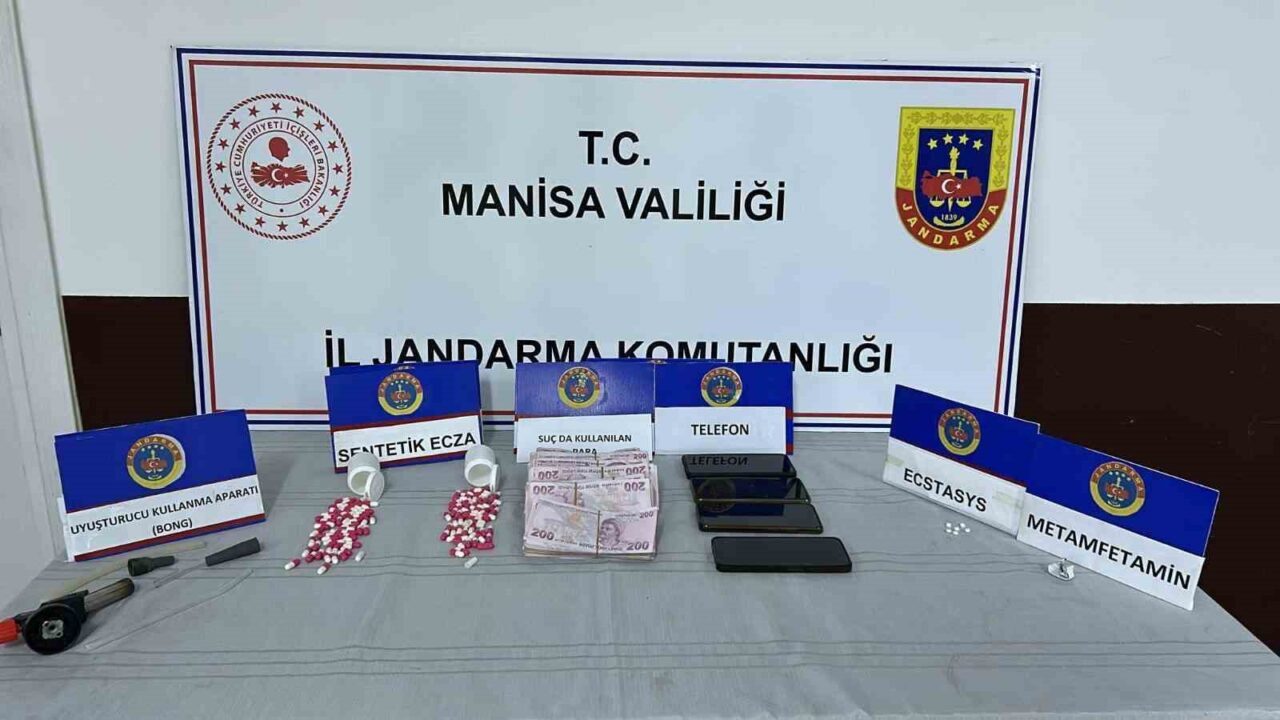 Manisa'nın Akhisar gişelerinde, jandarma ekiplerinin durdurduğu araçta yapılan aramada 260