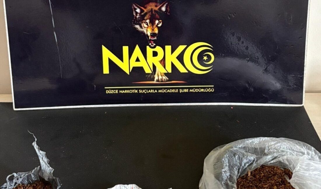 Düzce'de düzenlenen narkotik operasyonunda 20 yaşındaki E.K. uyuşturucu ticareti yapmaktan