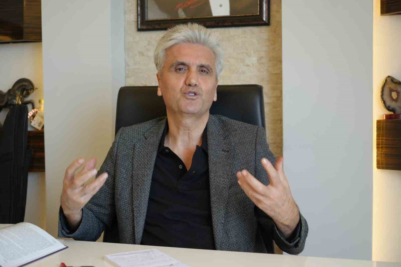 Prof. Dr. Hayati Akbaş, çocuklarda anormal meme büyüklüğünün psikolojik ve