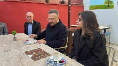 Eskişehir Valisi Hüseyin Aksoy, işitme engelli girişimci Hande Hanife Güler’i