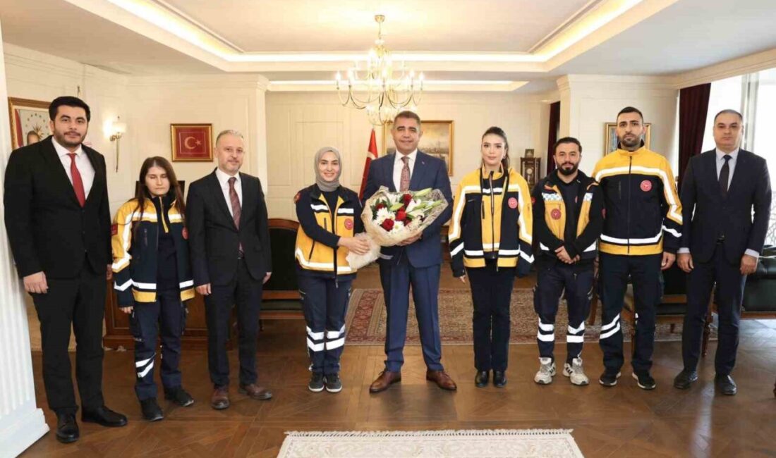 Düzce Acil Sağlık çalışanları, Acil Sağlık Hizmetleri Haftası dolayısıyla Vali