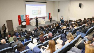 Düzce Üniversitesi ve Düzce Valiliği tarafından düzenlenen "Valimiz Akçakoca’da Öğrencilerimizle