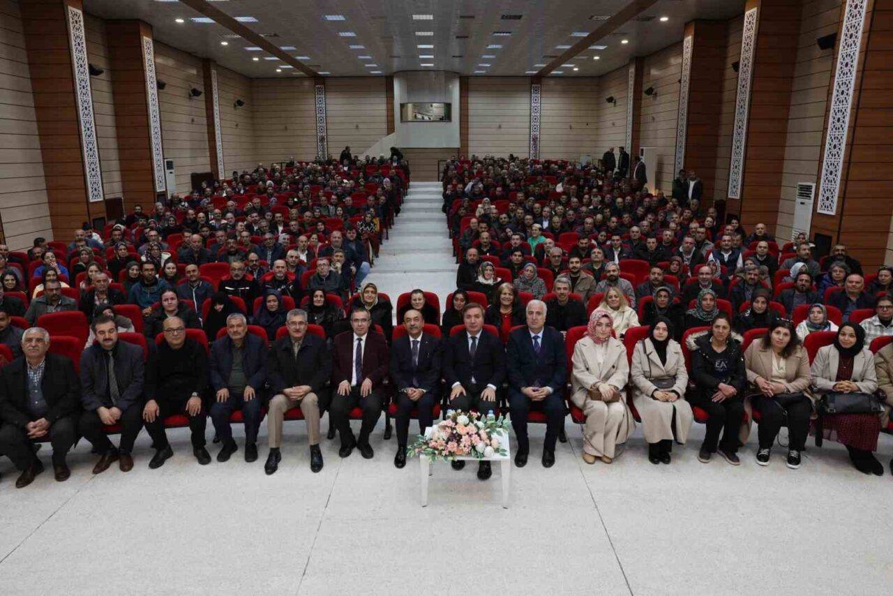 Erzincan’da Vali Aydoğdu, Eğitim Personeliyle Buluştu: “Eğitim, Geleceğimizin Temel Taşı”