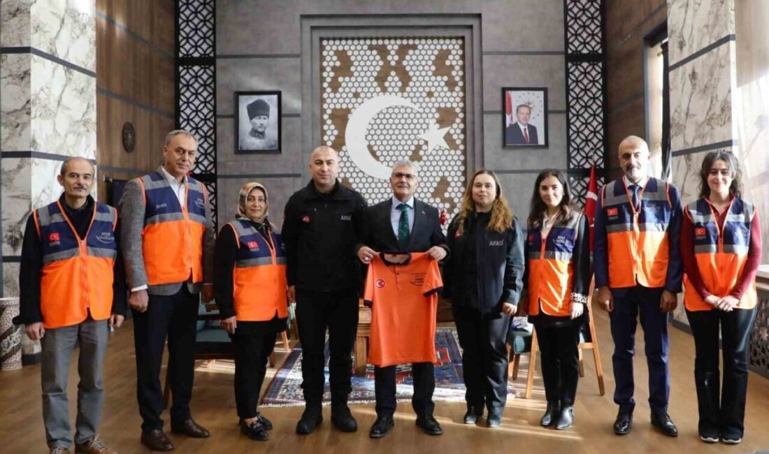 5 Aralık Dünya Gönüllüler Günü’nde Niğde’de AFAD Gönüllüleri, Vali Cahit Çelik ile Bir Araya Geldi Niğde İl Afet ve Acil Durum Müdürü Nihal Öner ile