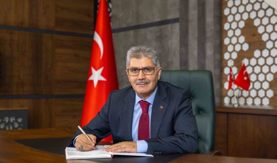 Niğde Valisi Cahit Çelik, 10 Aralık Dünya İnsan Hakları Günü vesilesiyle yayımladığı mesajında insan onurunun korunmasının toplumsal barış için kritik öneme sahip olduğuna vurgu yaptı. Niğde Valisi Cahit Çelik, 10 Aralık Dünya İnsan Hakları Günü