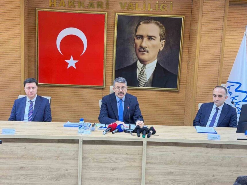 Hakkari Valisi, kentteki kan bağışı kampanyasına destek çağrısında bulundu.