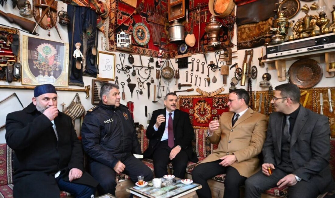 Erzurum Valisi Mustafa Çiftçi, Bat Pazarı’nda Esnaf Ziyareti Gerçekleştirdi Erzurum Valisi Mustafa Çiftçi, Bat Pazarı Çarşısı'nda esnaflarla buluşarak şehrin