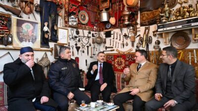 Erzurum Valisi Mustafa Çiftçi, Bat Pazarı’nda Esnaf Ziyareti Gerçekleştirdi Erzurum Valisi Mustafa Çiftçi, Bat Pazarı Çarşısı'nda esnaflarla buluşarak şehrin