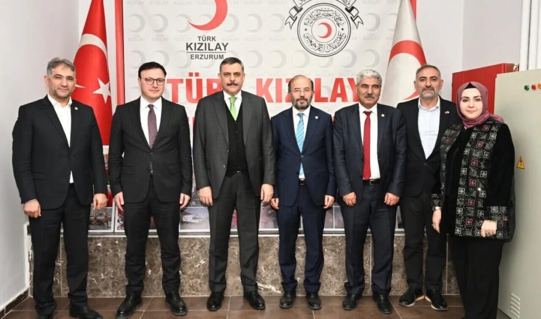 Erzurum Valisi Mustafa Çiftçi, Türk Kızılay Erzurum Şubesi'ni ziyaret etti.