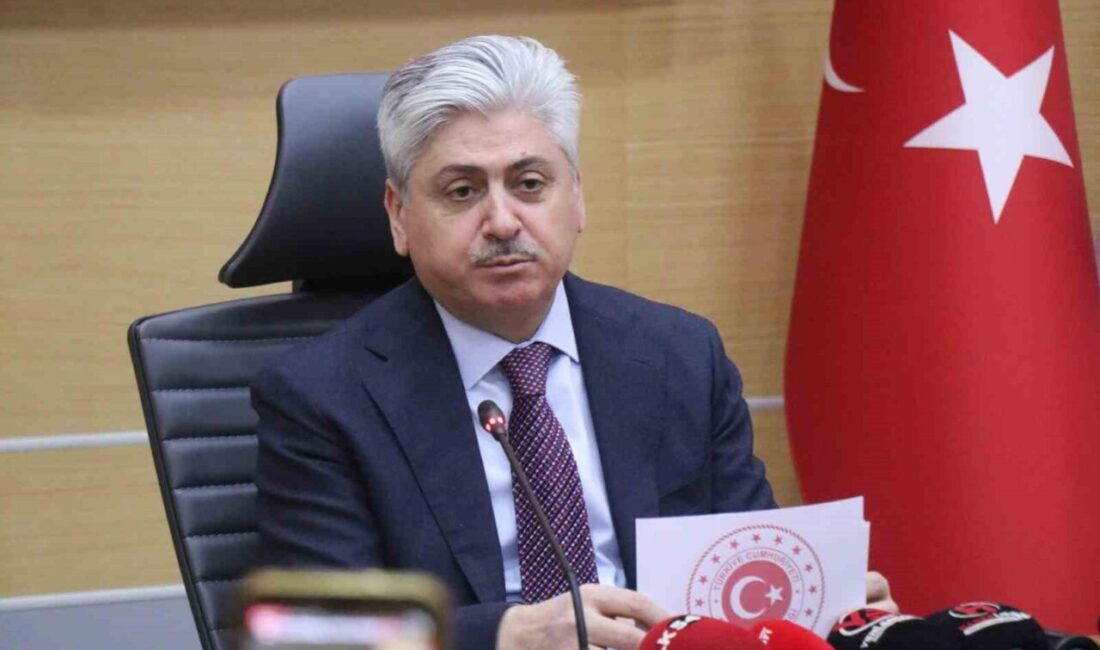 Sakarya Valisi Rahmi Doğan: Sakaryaspor’a Yeterli Destek Gelmedi, Sorumluluk Alınmalı Sakarya Valisi Rahmi Doğan, Sakaryaspor'un yaşadığı sorunların nedeninin, iddialara rağmen