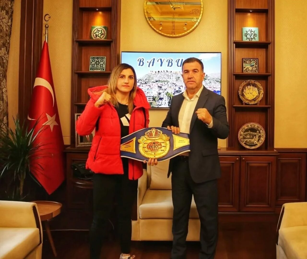 Bayburt Valisi’nden Elif Nur Turhan’a Dünya Şampiyonluğu Kutlaması