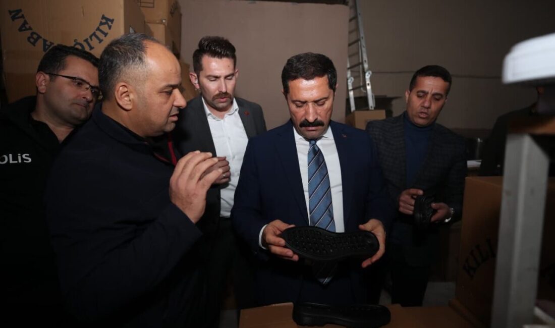 Hatay Valisi Mustafa Masatlı, Reyhanlı ayakkabıcılar sitesini ziyaret ederek iş