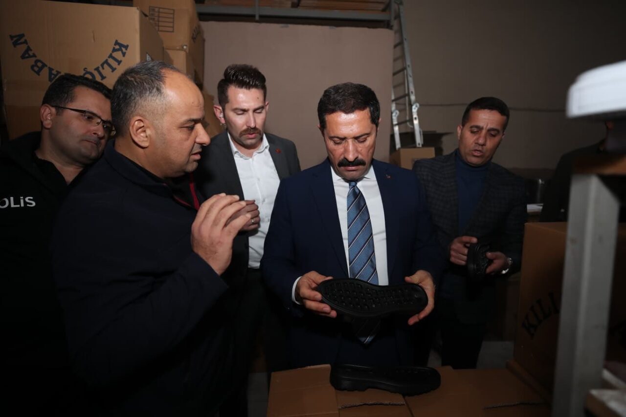 Hatay Valisi Mustafa Masatlı, Reyhanlı ayakkabıcılar sitesini ziyaret ederek iş
