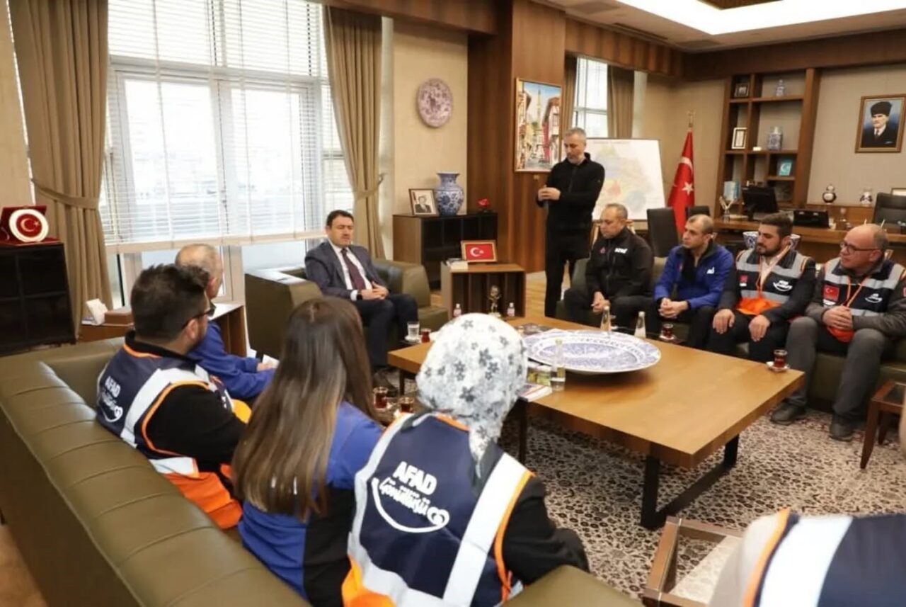 Kütahya Valisi Musa Işın, Deprem Bölgesindeki Hazırlıkların Önemi Üzerine Vurgularda Bulundu