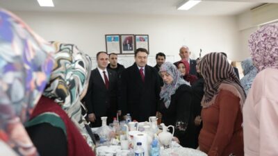 Kütahya Valisi Musa Işın, Aslanapa Halk Eğitim Merkezi'ni ziyaret ederek