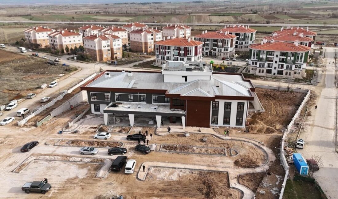 Kütahya Valisi Musa Işın, Çavdarhisar Devlet Hastanesi İnşaatını Yerinde İnceledi Kütahya Valisi Musa Işın, Çavdarhisar Devlet Hastanesi inşaatında incelemelerde bulundu.