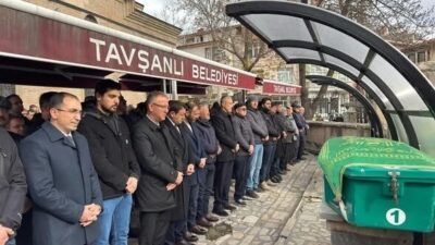 Kütahya Valisi Musa Işın, Tavşanlı'da İsmail Atak'ın cenaze törenine katıldı.