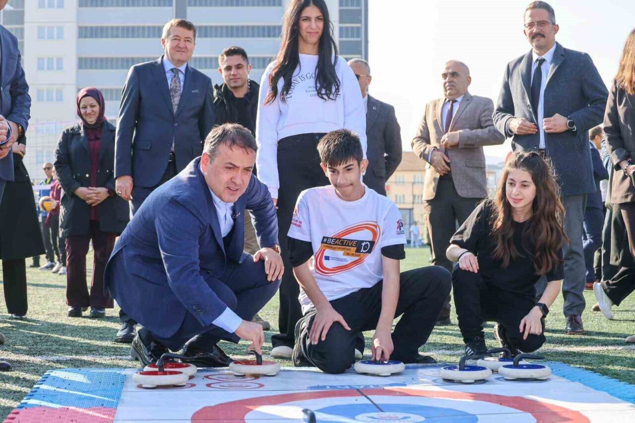 Bilecik'te 3 Aralık Dünya Engelliler Günü'nde düzenlenen sportif etkinlikte Vali