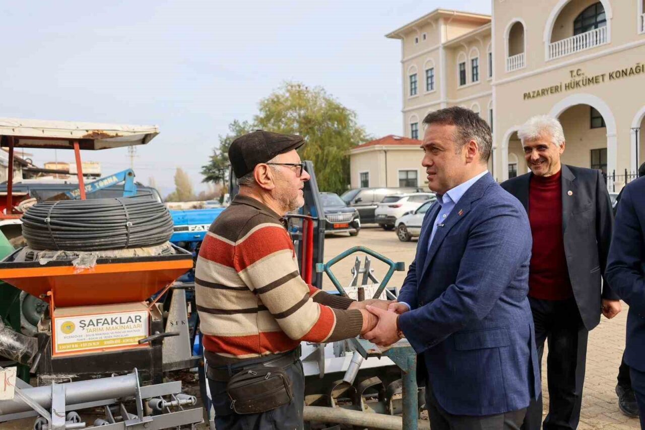 Bilecik Valisi Faik Oktay Sözer, Pazaryeri Küçük Sanayi Sitesi'nde esnafla