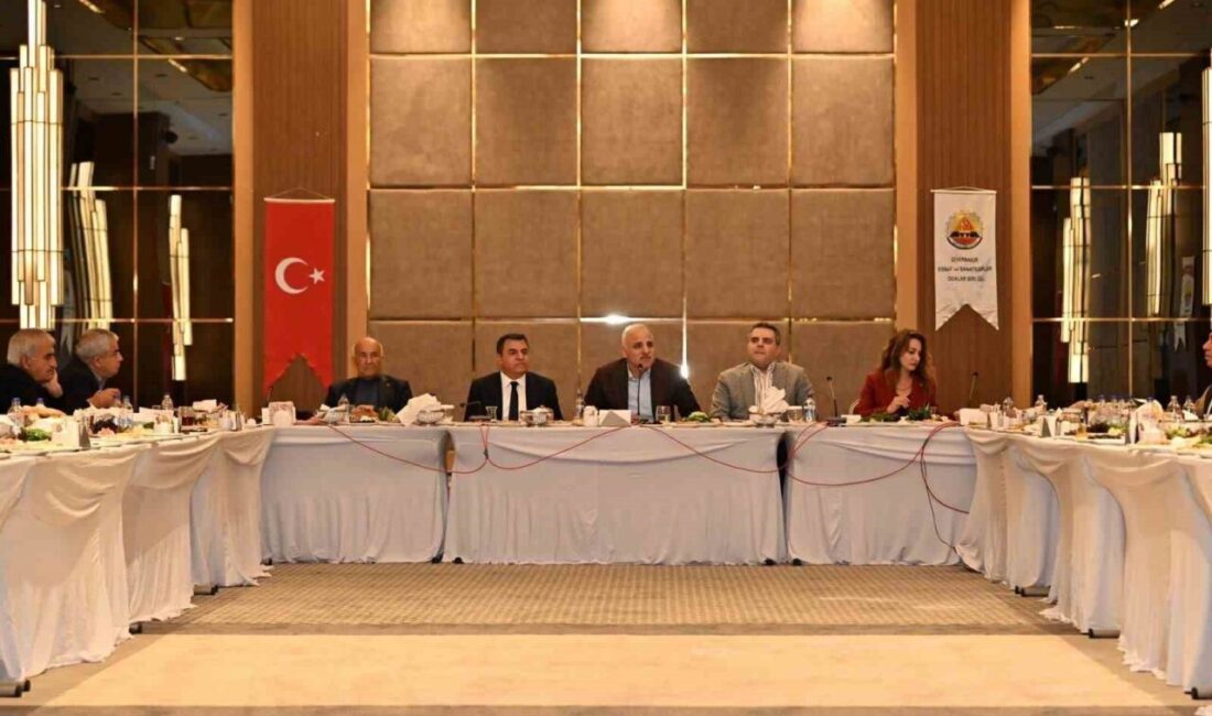 Diyarbakır Valisi Murat Zorluoğlu, Esnaf ve Sanatkarlar Odası Başkanlarıyla Sorunları Değerlendirdi Diyarbakır Valisi Murat Zorluoğlu, DESOB Başkanı Alican Ebedinoğlu ve oda