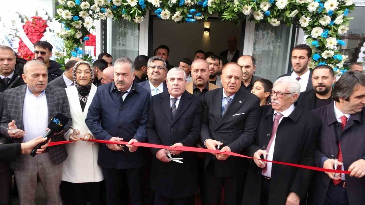 Van TV, VATSO Başkanı Zahir Kandaşoğlu'nun liderliğinde yenilenen teknolojisi ile