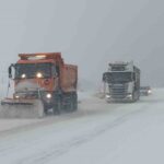 Van’da etkili kar yağışı sonucu 266 yerleşim yerinin yoluna kapandı.