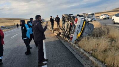 Van'ın Tuşba ilçesinde sis ve buzlanmanın neden olduğu zincirleme kazada