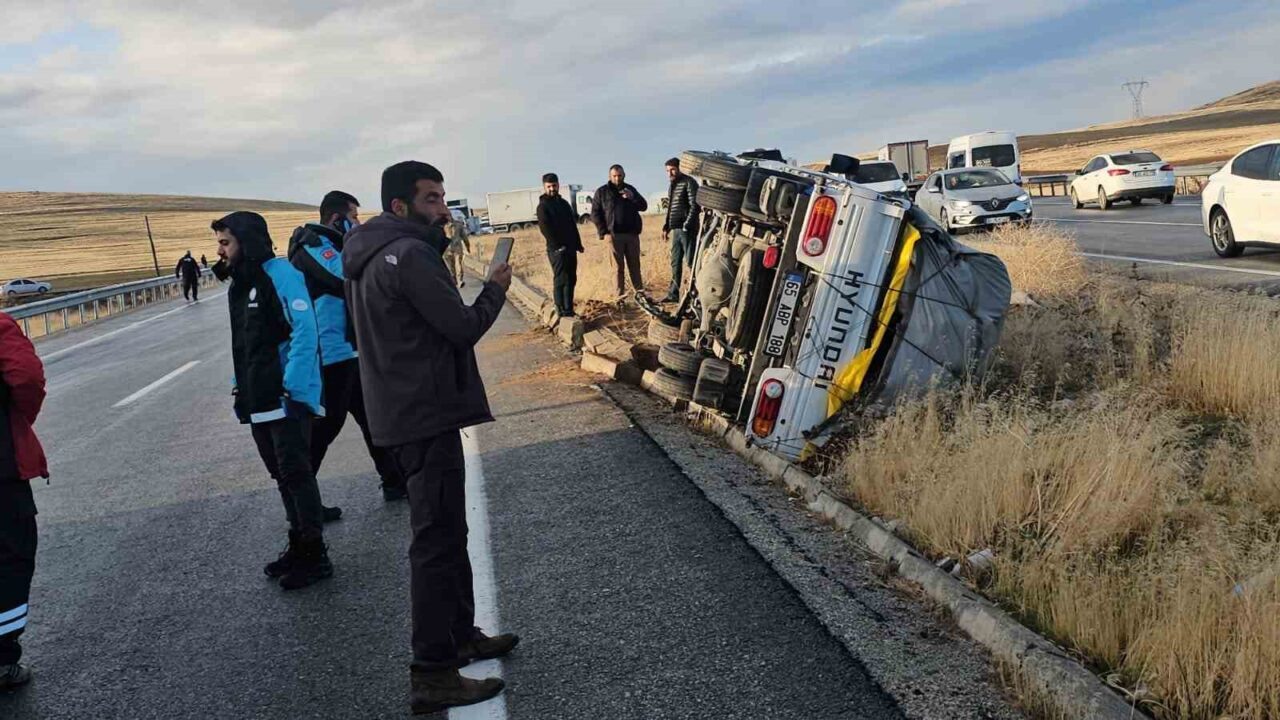 Van'ın Tuşba ilçesinde sabah saatlerinde sis ve buzlanma nedeniyle 6