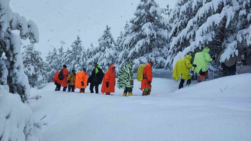 Van’da kar yağışı nedeniyle doğaseverler rotalarını Toprakkale’ye çevirdi
